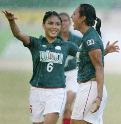 México logró la medalla de bronce con su selección femenina de fútbol al derrotar a Argentina 4-1 en los Juegos Panamericanos de Santo Domingo, en un partido en el que se destacó un gol olímpico de las vencedoras.