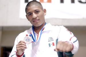 El mexicano Abner Mares se tuvo que conformar con la medalla de plata en los JP en la división de 54 kgs.