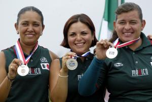 México obtuvo la medalla de plata en arquería; Marisol Bretón, Zelma Novelo y Erika Reyes son las integrantes del equipo.