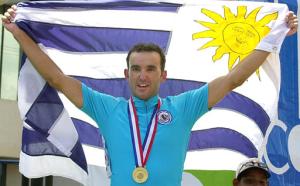 El Uruguayo Milton Wynants de Uruguay fue el último en obtener una medalla en santo Domingo la ganar el oro en la prueba de 195 kms. en ciclismo