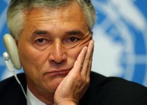 El representante especial de la ONU en Irak, Sérgio Vieira de Mello, utilizó su teléfono celular para pedir ayuda tras quedar atrapado entre los escombros de su oficina en Bagdad