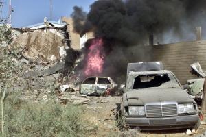 El estallido, atribuido en principio a un atentado suicida, ocurrió a las 16.30 horas locales debajo de una ventana de una habitación en la que De Mello celebraba una reunión, según fuentes de las Naciones Unidas y militares estadounidenses.