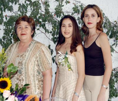 Una primera despedida de soltera le ofrecieron a Rosa María Aguilera Moreno organizada por su mamá Oralia M. de Aguilera y su hermana Elizabeth Aguilera Moreno.
