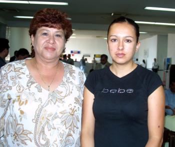 Dora María Esquivel y Valeria Martínez regresaron de Baja California luego de asistir a un Congreso.