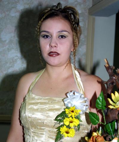 Alma Rosa Valadez Vicencio fue despedida de su vida de soltera con motivo de su cercano enlace con Lázaro Torres.