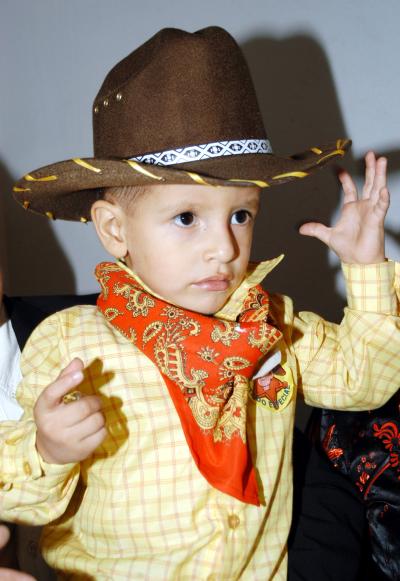 31 de agosto

Óscar Alaín fue festejado en su tercer cumpleaños por sus padres Óscar Cisneros y Lidia Durán de Cisneros.