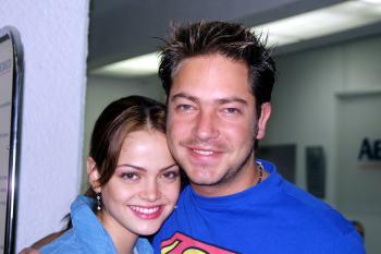  03 de septiembre  
El actor Jan retornó a México , luego de visitar a su novia, Marisol González, quien lo despidió en el aeropuerto.
