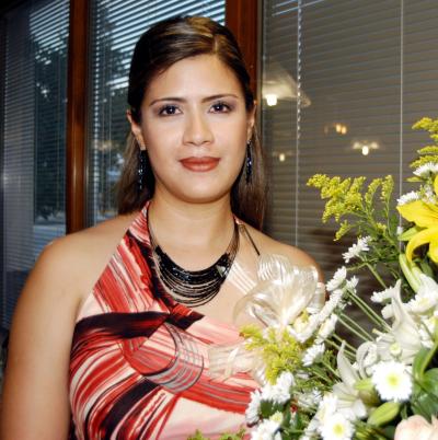 Mónica Velázquez Robles en el festejo pre nupcial que le ofreció Emilia Robles Romero..