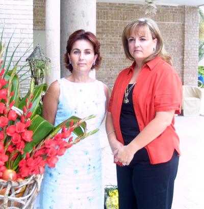 Maty de Espada y Nena de Fernández, presidenta y vice presidenta respectivamente del Club de Jardinería Cardenche.