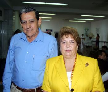 Victoriano González Faya y Banchis de la Garza de González viajaron a Huatulco Oax. en plan vacacional.