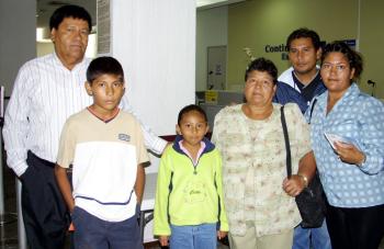 José Martínez  y María de la Luz Fuentes viajaron a Tijuana y fueron despedidos por la familia López Martínez.