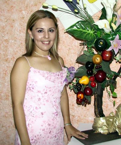 Haydé Martínez fue despedida de su vida de soltera, en la víspera de su enlace con el señor Luis Huereca.