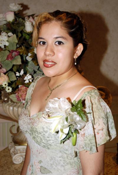 Martha Lizeth Esparza Andrade, captada en la despedida de soltera que le ofrecieron.