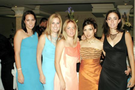 Chelito Macías, Samantha Cantú, Érika Gama, Liliana Suárez y vanesa Gidi, captadas en la recepción matrimonial de la pareja García Suárez.