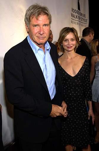 El actor Harrison Ford y su novia la actriz Calista Flockhart acompañaron a Armani en la noche de su homenaje.  Ford agradeció a Armani a nombre de los hombres por 'ponernos atención a nosotros'.