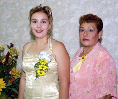  12 de septiembre 

Señorita Alma María González Treviño en su primera despedida de soltera ofrecida recientemente por las señoras Alma Leticia Treviño Elizondo y Concepción de la Rosa Sánchez.