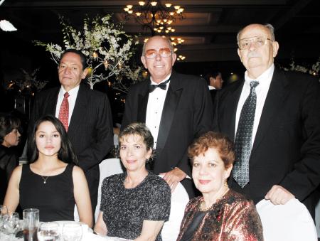 Remigio Jardón y Aurora de Jardón, Alfonso Garibay y Lety de Garibay, Rudi Gosserez y María Cristina de Gosserez.