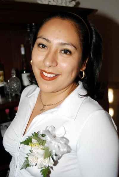Michelle Montalvo León se casará con Arturo Rodríguez Varela el 26 de octubre y por tal motivo le ofrecieron una despedida de soltera.