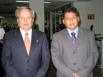 Carlos Igualate y Néstor González se trasladaron a México para asistir a una junta de trabaio.