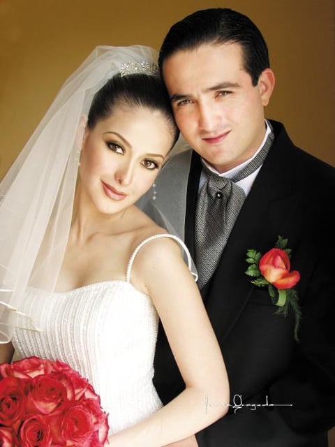 M.V.Z. Luis Hermosillo Rodríguez y Srita. Claudia Abril González Casas recibieron la bendición nupcial en la parroquia San Pedro Apóstol el viernes 15 de agosto de 2003.


Estudio: Laura Grageda