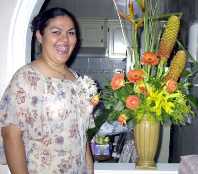 Un festejo pre nupcial le ofrecieron a Yéssica de la Cruz García organizado por Irma Yolanda Barajas, ella se casará con Eduardo Ochoa.