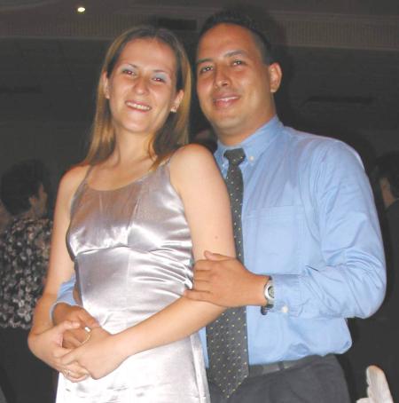 14  de septiembre 

Paola Vanessa Flores Vela y Sergio Luis Rojas en una recepción social efectuada en Gómez Palacio.