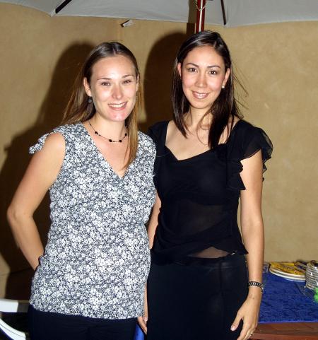 Fueron agasajadas Rosario Sirgo de Pérez y Rosa Carmen Flores con motivo del cercano nacimiento de su bebé y su próximo enlace matrimonial respectivamente