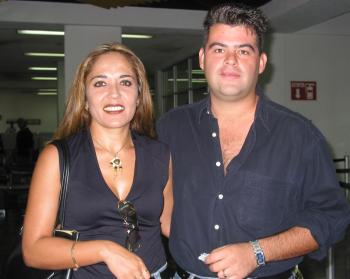 En plan de paseo se trasladaron a Cancún, Pina Martínez y Jaime Ramírez.