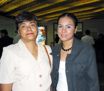  19 de septiembre <

En plan vacacional se trasladó a Veracruz Yanner Grant, la despidió su mamá Martha Huerta Guzmán.