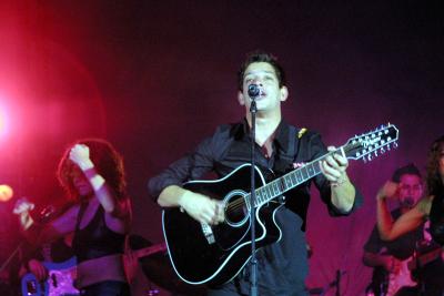 El repertorio estuvo compuesto por los once temas de su primer disco en solitario, además de La Puerta Negra, When A Man Loves a Woman y otros temas más, pero sin lugar a dudas Alucinado fue el más esperado por los asistentes.