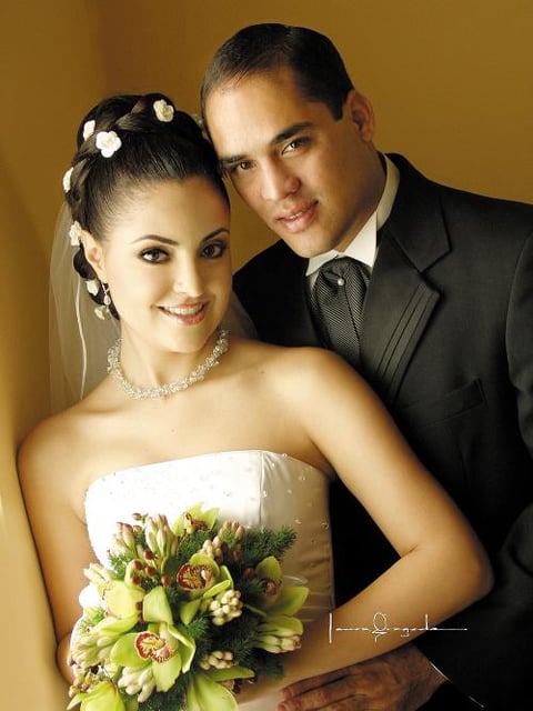 Ing. Francisco Javier Camacho Villanueva y Lic. Tahany Jalil Hamdan contrajeron matrimonio en la parroquia de San Pedro Apóstol el 16 de agosto de 2003.


Estudio: Laura Grageda