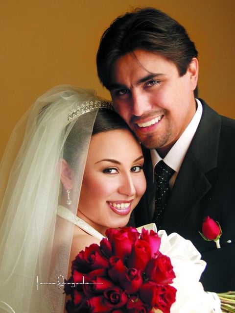 Sr. Jonatan Valenzuela Sánchez y Srita. Elba Edith Ramírez Cárdenas recibieron la bendición nupcial en la hacienda de San Fernando el 23 de agosto de 2003.

Estudio: Laura Grageda