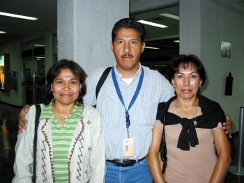  21 de septiembre 

Para impartir un curso viajaron a Nicaragua Flavila y Josefina Reyes Espino quienes fueron despedidos por Wilbardo Molina.
