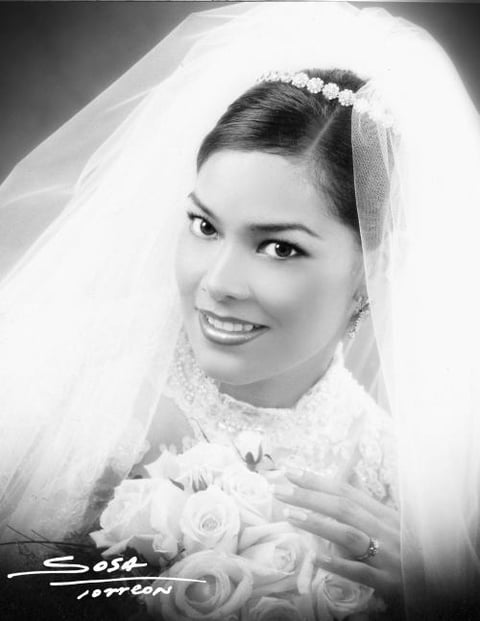 C.P. Brenda M. Román Flores el día de su enlace nupcial con C.P. Óscar Ortiz Saborit. 


Studio Sosa