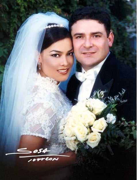 C.P. Óscar Ortiz Saboirt y C.P. Brenda M. Román Flores recibieron la bendición nupcial en la parroquia de la Virgen de la Encarnación el 30 de agosto de 2003.


Studio Sosa