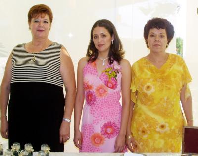  23 de septiembre 


Le ofrecieron una despedida de soltera a Adriana del Carmen Escalera Meraz, en la que fungieron como anfitrionas Julieta Meraz de Escalera y Astrid Núñez de Carbajal