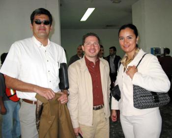 24 de septiembre 

Juan Carlos Palma, Juan Manuel Peña y Gabriela Arreola llegaron a La Laguna procedentes de México