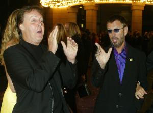 Paul y Ringo recordaron viejos tiempos cuando se reencontraron durante el evento dedicado a la memoria de George Harrison.