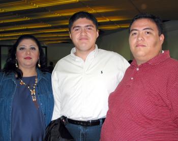  25 de septiembre 

Aaron Gutiérrez se trasladó a la capital del país en plan de trabajo, lo despidieron Verónica y Vicente Clemente Aguirre.
