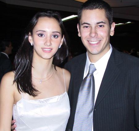 26 de septiembre 


Brenda Baille, Anagaby de Juan Marcos y Velia Yarza.Angie Aguilar y Carlos Cantú en el banquete de boda de Carlos Mijares y Alejandra Nahle
