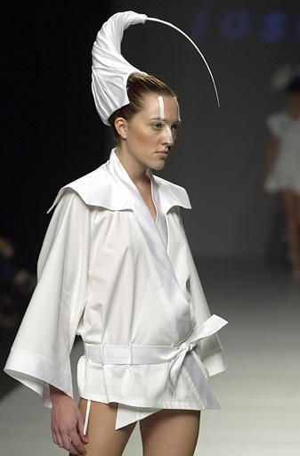 Miro, uno de los diseñadores más aplaudidos en el XXXVIII edición de Pasarela Cibeles, gustó y convenció con una colección completamente en blanco,