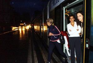 Cuatro muertes fueron atribuidas al apagón. Eso incluyó una anciana de 92 años que murió quemada cuando sus ropas fueron incendiadas por una vela. Decenas de miles de personas cuyos trenes quedaron parados o no pudieron partir debido al desperfecto, reanudaron sus viajes a sus sitios de destino al reanudarse el servicio ferroviario.