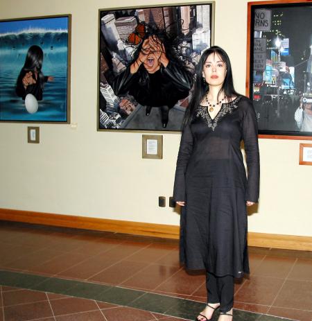  28 de septiembre 


El hiperrealismo fantástico de Lorena Rodríguez inundó la galería del club campestre con su obra titulada Metamorfosis.