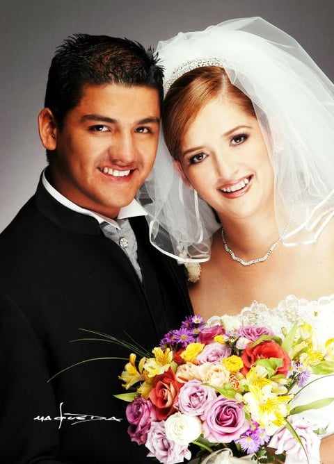 L.C. Eduardo Hernández Parada y Srita. Claudia Elizabeth Pacheco Elizalde recibieron la bendición nupcial  el seis de septiembre de 2003.

Estudio: Maqueda