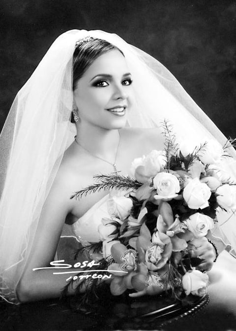 Srita. Alejandra Nahle Zarzar el día de su enlace nupcial con el Lic. Carlos Mijares Álvarez.

Studio: Sosa