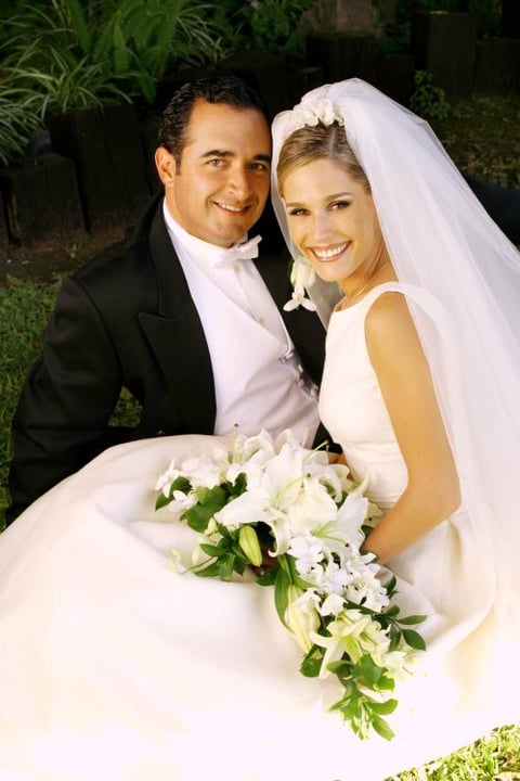 Sr. Guillermo Arena Barroso y Srita. Astrid Alatorre Serna contrajeron matrimonio religioso en la parroquia de San Pedro Apóstol el seis de septiembre de 2003.