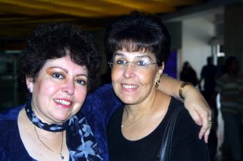 M- Regresó a la Coidad de México, María Elena Mondragón, la despidió Adriana Ruiz.