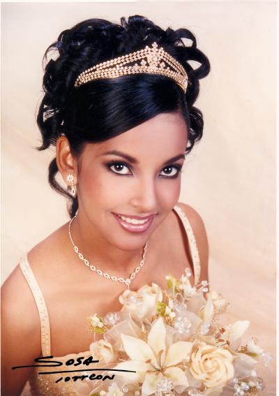 Srita. Jéssica Sánchez Oliva celebró su décimo quinto aniversario de vida con una misa de acción de gracias en la Catedral de Nuestra Señora de la Virgen del Carmen el 29 de noviembre de 2003.
