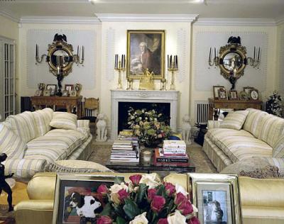 La sorprendente subasta se celebró en Sotheby's, en Londres, ante un numeroso público, y los diversos objetos se vendieron por precios relativamente asequibles