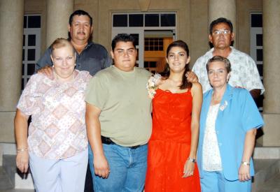 30 septiembre

Teté Reyes Valadez acompañada por Salvador Lira, Elizabeth de Lira, Ángel Ignacio Martínez, María de los Dolores de Garza y Jaime Garza en su festejo pre nupcial